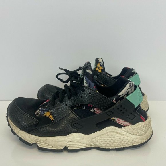 Nike Shoes - Nike Air Huarache Aloha Print Shoes Floral Pattern Black Womens Size 9.5